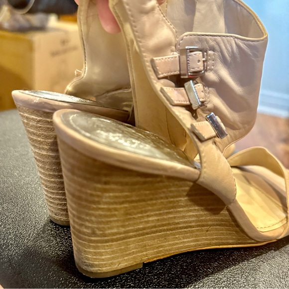 Vince Camuto Tan Leather Wedge Sandals Sz 9.5 - Picture 3 of 8